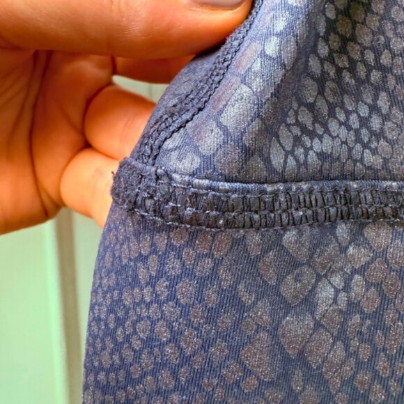 BEYOND YOGA Navy Blue Faux Snakeskin Legging Size M - Picture 9 of 11